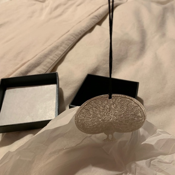 Beautiful  new silvery peacocks 🦚 decoration - Picture 1 of 6